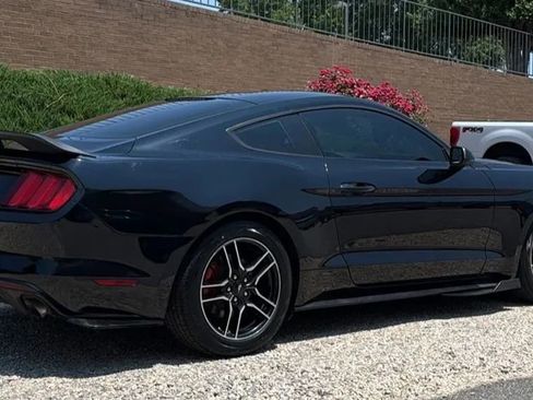 Used 2016 Ford Mustang Coupe RWD image 7