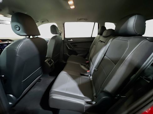 Used 2019 Volkswagen Tiguan SE FWD image 16