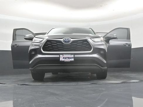 Used 2023 Toyota Highlander XLE AWD/4WD image 64