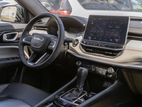 Used 2025 Jeep Compass Limited AWD/4WD image 30