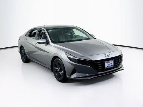 Used 2023 Hyundai Elantra SEL FWD image 3