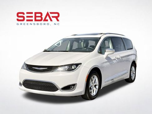 Used 2020 Chrysler Pacifica Limited image 2