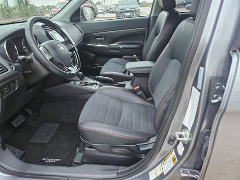 Used 2025 Mitsubishi Outlander Sport SE image 11