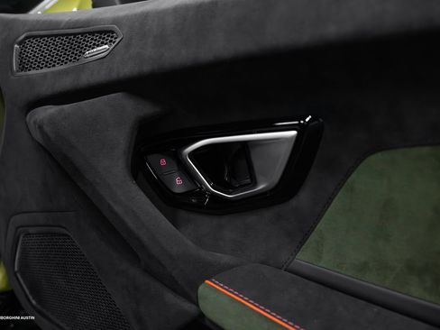 Used 2024 Lamborghini Huracan Sterrato image 39