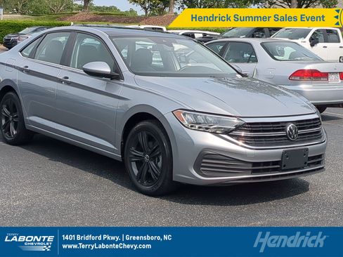 Used 2023 Volkswagen Jetta SE w/ Panoramic Sunroof Package FWD image 1