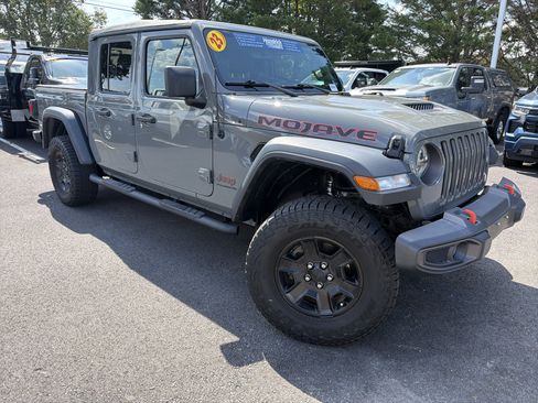 Used 2023 Jeep Gladiator Mojave AWD/4WD image 2