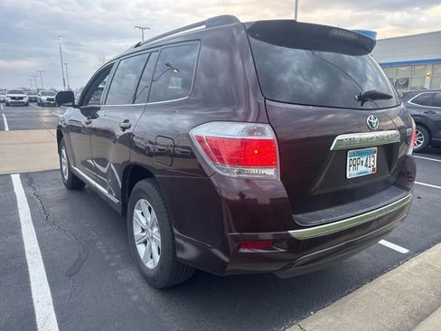 Used 2011 Toyota Highlander 4WD Hybrid w/ Cold Weather Pkg image 5