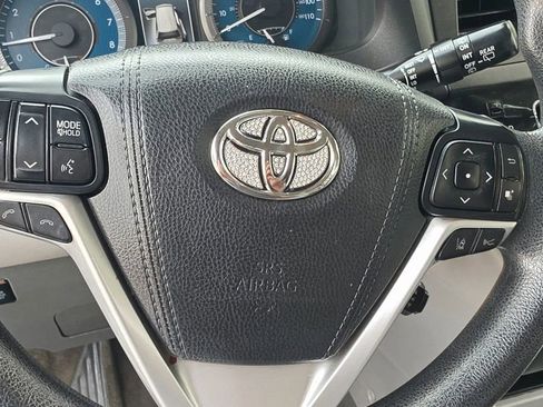 Used 2018 Toyota Sienna LE image 22