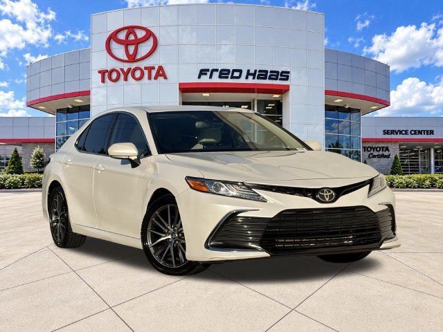 Used 2021 Toyota Camry XLE FWD image 1