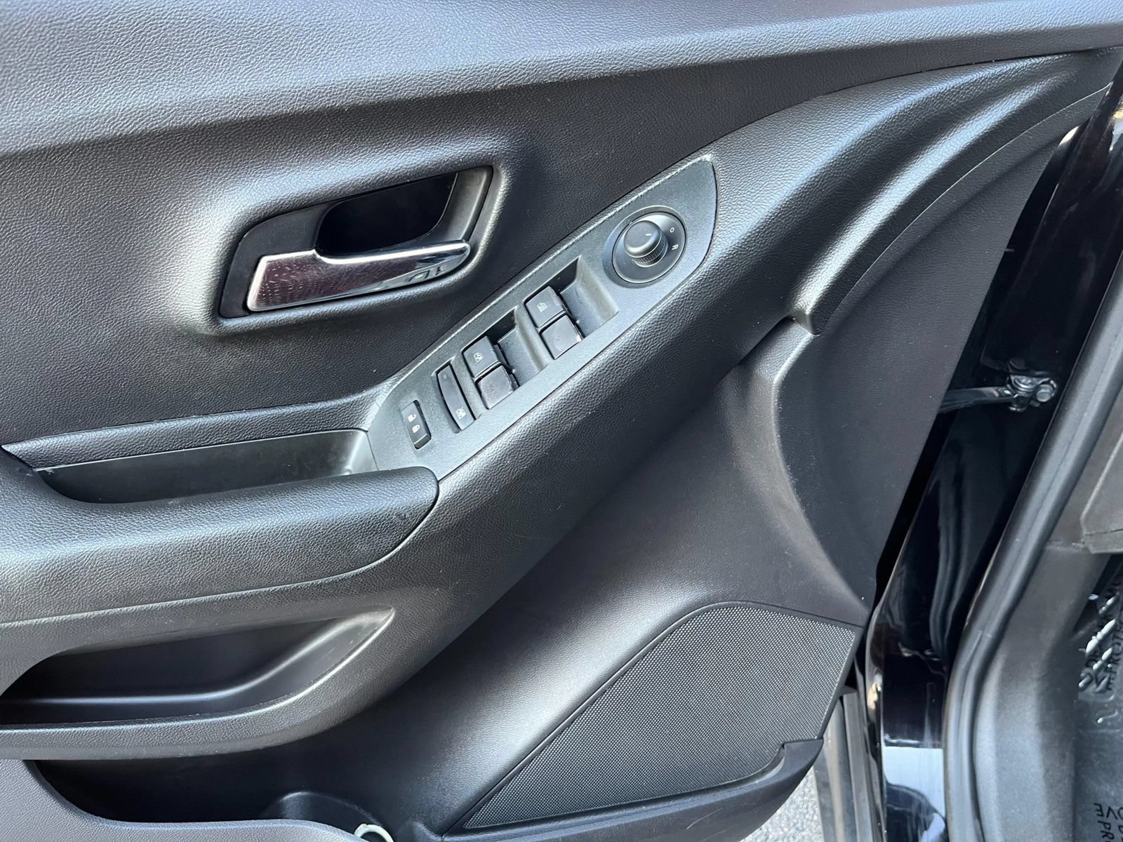 Used 2018 Chevrolet Trax LT w/ Redline Edition FWD image 48