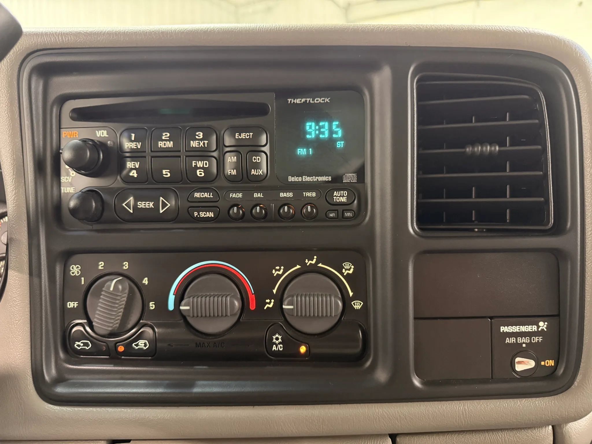 Used 1999 Chevrolet Silverado 2500 LS w/ Firm Ride Suspension Pkg AWD/4WD image 18