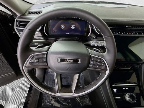 Used 2023 Jeep Grand Cherokee L Limited w/ Luxury Tech Group II image 21