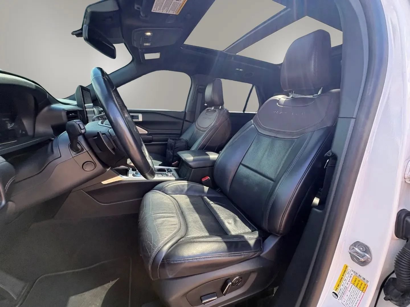 Used 2020 Ford Explorer Platinum w/ Premium Technology Package AWD/4WD image 9