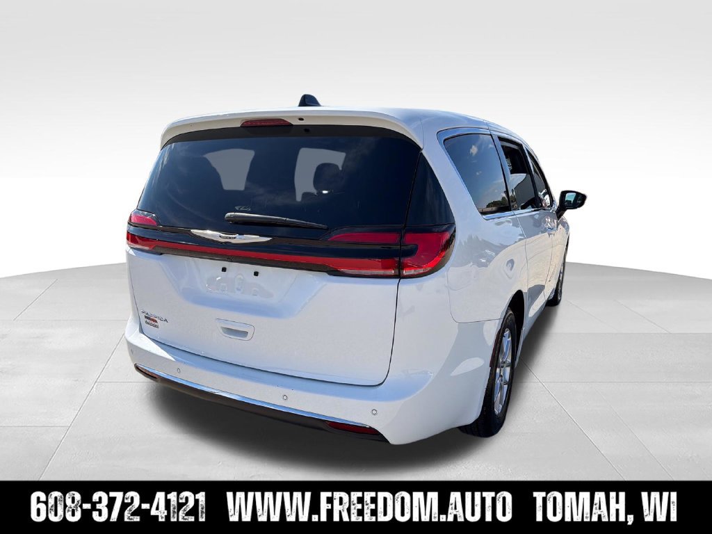 Used 2025 Chrysler Pacifica Select FWD image 7