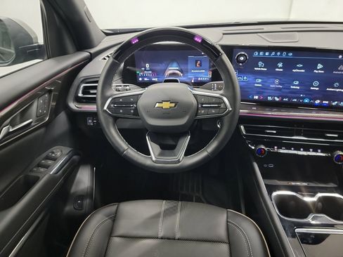 Used 2025 Chevrolet Traverse High Country AWD/4WD image 16