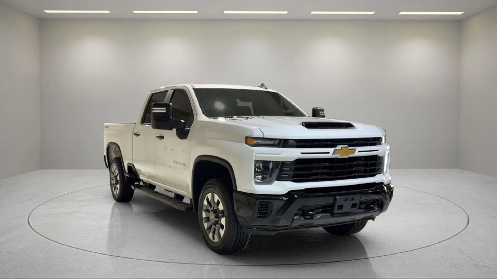 Used 2024 Chevrolet Silverado 2500 Custom AWD/4WD image 1