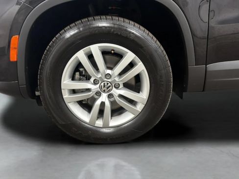 Used 2016 Volkswagen Tiguan S FWD image 29