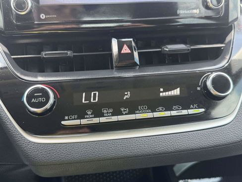 Used 2021 Toyota Corolla LE FWD image 35