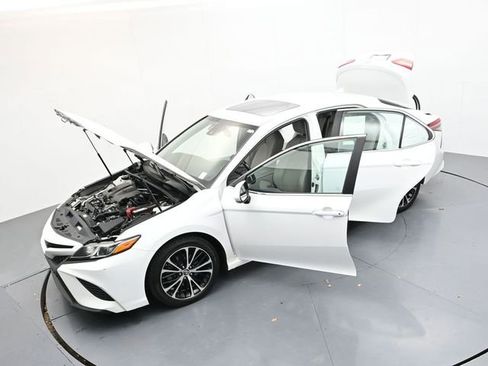 Used 2019 Toyota Camry L image 49