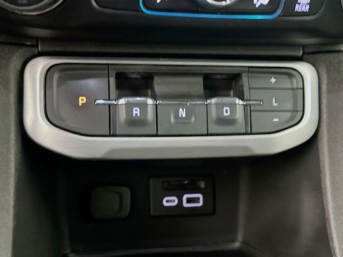 Used 2023 GMC Acadia SLT image 25