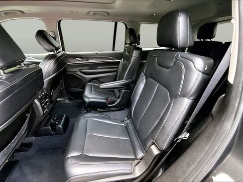 Used 2023 Jeep Grand Cherokee L Limited w/ Luxury Tech Group II AWD/4WD image 20