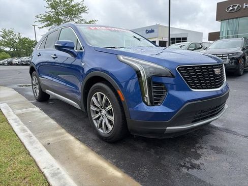 Used 2021 Cadillac XT4 Premium Luxury FWD image 2