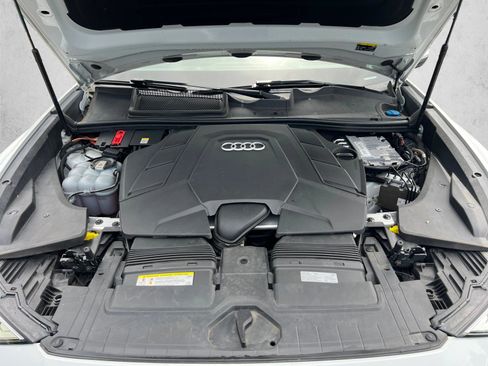 Used 2019 Audi Q8 Prestige AWD/4WD image 29