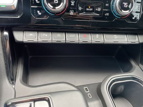 Used 2023 GMC Sierra 1500 AT4 w/ Technology Package image 32