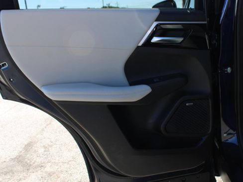 Used 2025 Mitsubishi Outlander SE FWD image 39