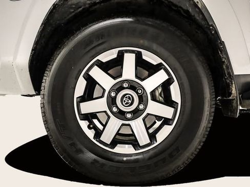 Used 2024 Toyota 4Runner TRD Off-Road Premium image 9