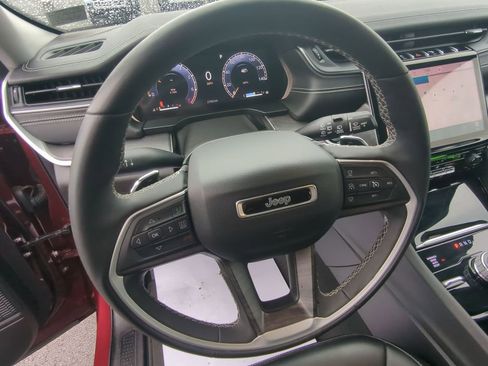Used 2023 Jeep Grand Cherokee Limited AWD/4WD image 15