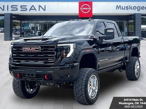 Used 2025 GMC Sierra 2500 AT4X AWD/4WD image 3