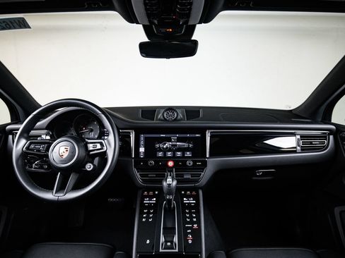 Certified 2026 Porsche Macan AWD/4WD image 25