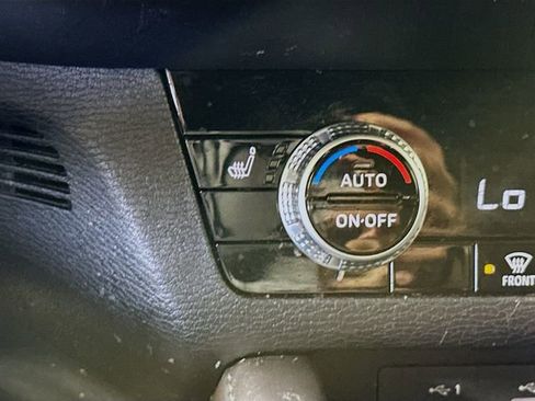 Used 2024 Mitsubishi Outlander SE image 22