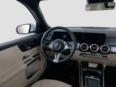 New 2025 Mercedes-Benz GLB 250 4MATIC image 22