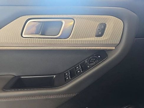 Used 2025 Ford Explorer Active AWD/4WD image 14