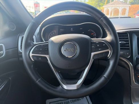 Used 2020 Jeep Grand Cherokee Laredo AWD/4WD image 15