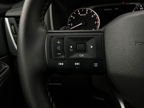 Used 2025 Nissan Rogue SV image 33