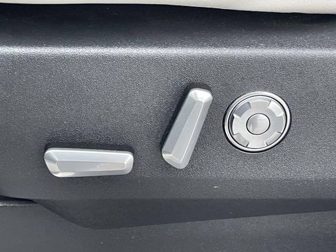 Used 2025 Lincoln Navigator Reserve AWD/4WD image 8