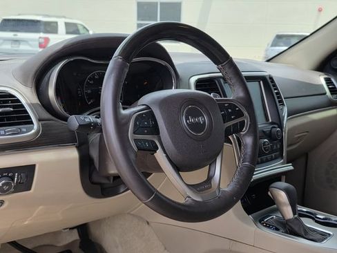 Used 2017 Jeep Grand Cherokee Overland RWD image 25
