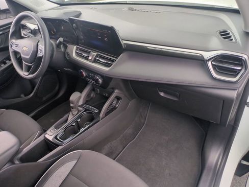 Used 2025 Chevrolet TrailBlazer LT AWD/4WD image 25