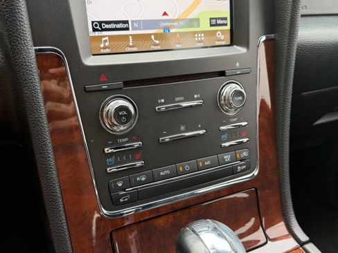 Used 2016 Lincoln Navigator Select RWD image 18