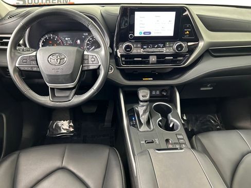 Used 2024 Toyota Highlander LE image 18