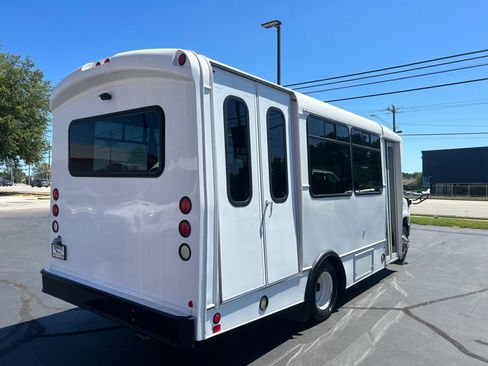 Used 2015 Ford E-350 and Econoline 350 Super Duty image 7