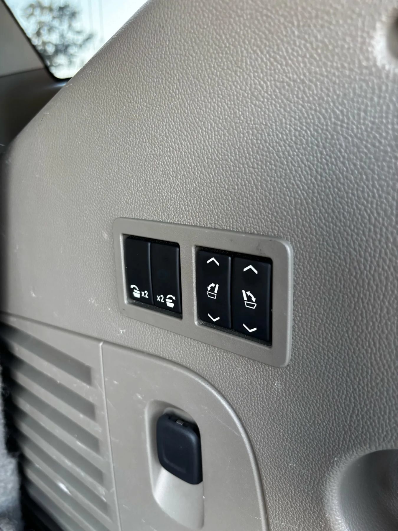 Used 2017 GMC Yukon SLT RWD image 13