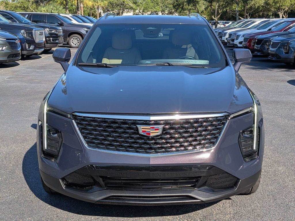 Used 2025 Cadillac XT4 Premium Luxury FWD image 10