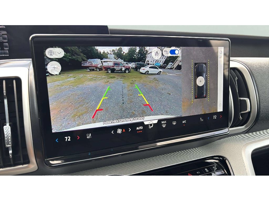 Used 2025 Ford Expedition Active AWD/4WD image 19