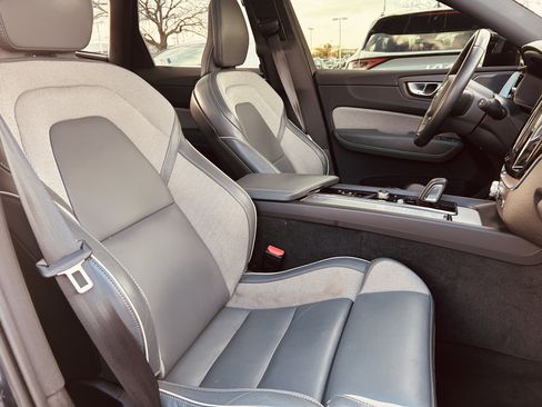 Used 2022 Volvo XC60 B6 R-Design w/ Advanced Package image 27