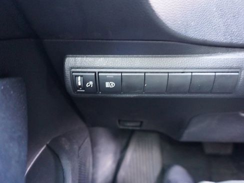 Used 2023 Toyota Corolla LE image 5