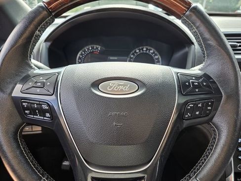 Used 2018 Ford Explorer Platinum AWD/4WD image 25